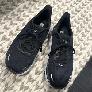 Hoka Clifton’s. Women’s size 9